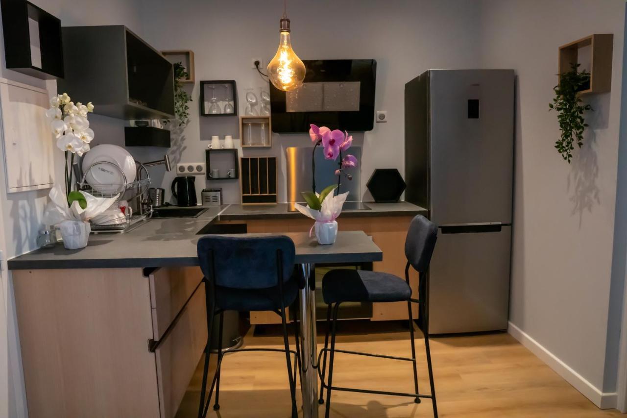 Coeur De Ville T2, Terrasse, Clim Tt Equipe, Parking Санари-сюр-Мер Экстерьер фото